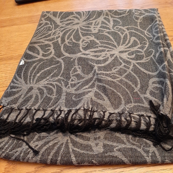 Ladies scarf - Picture 1 of 7